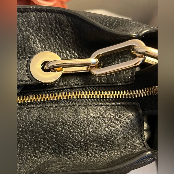 MICHAEL KORS Original Genuine Leather (Heidi) Medium-Sized Hobo Handbag. - Picture 6 of 13